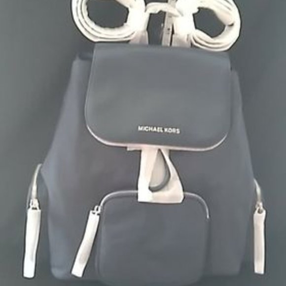 🔥Michael Kors Abbey Large Nylon Backpack Navy🔥 - Picture 5 of 10